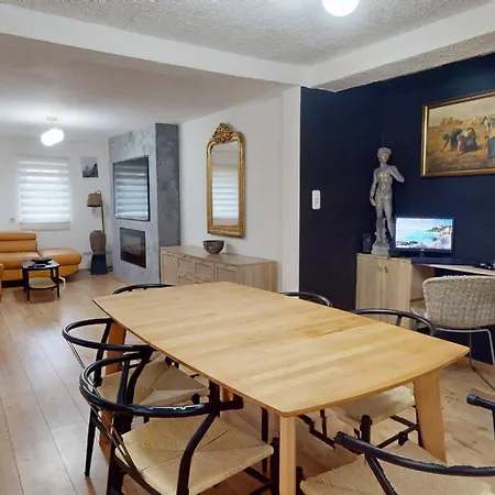 Schoene&zentral Gelegene Wohnung! Apartamento *